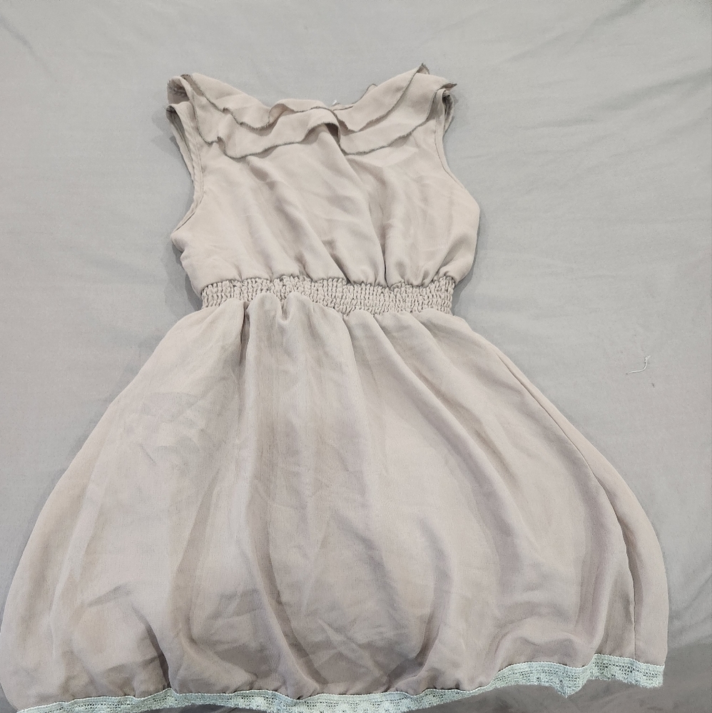 Beautiful Dress - Picture 2 of 2